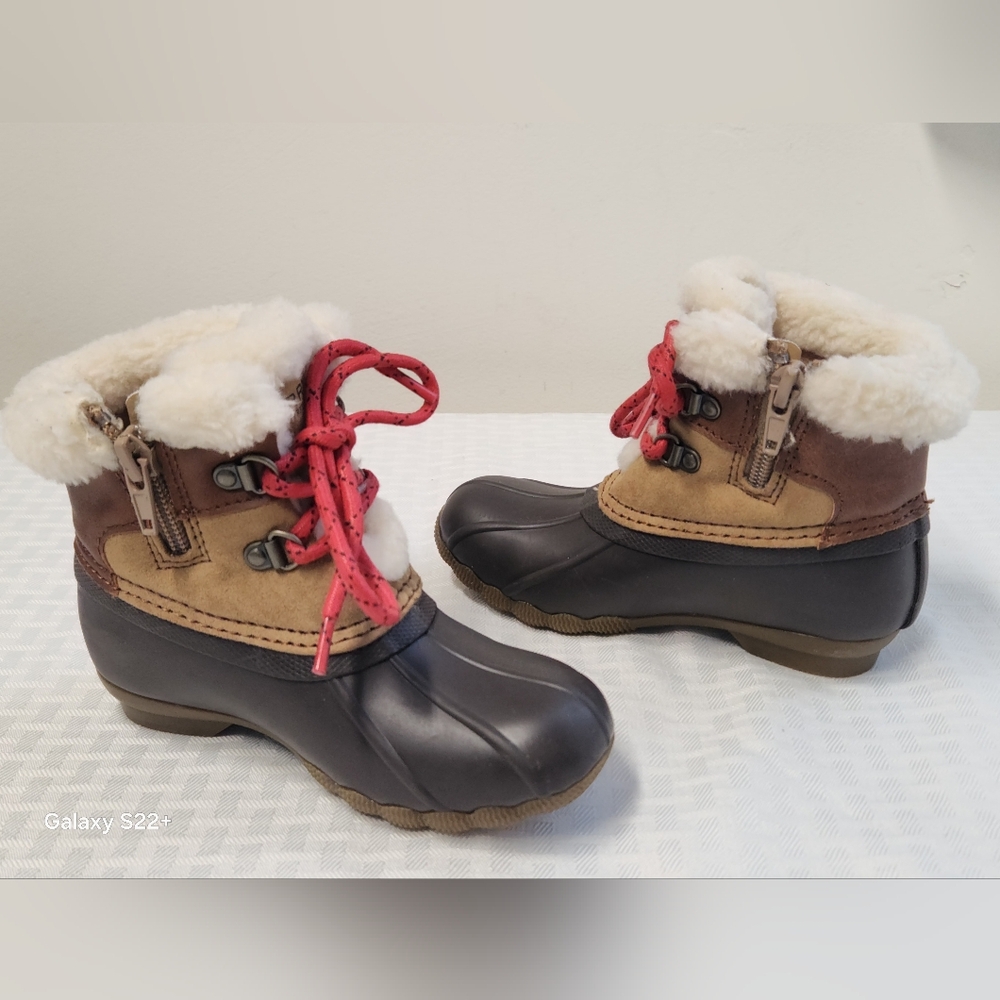 Sperry Kids' Brown Winter Boots Size 9M.  #X18